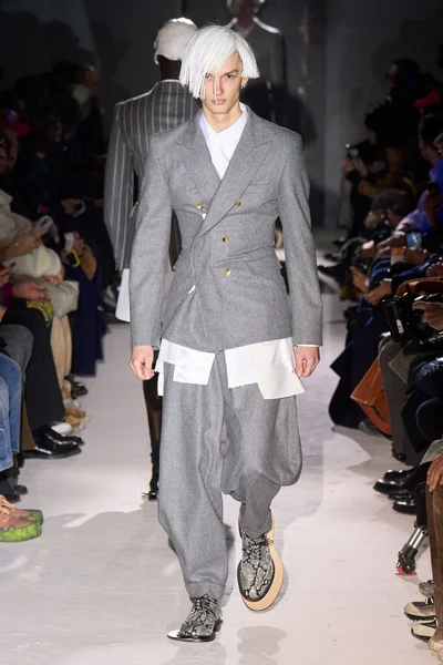 Look 32